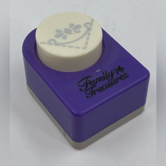 Family Treasures Other - Family Treasures Lace Edge Paper Punch Scrapbooking Decorative Design Purple